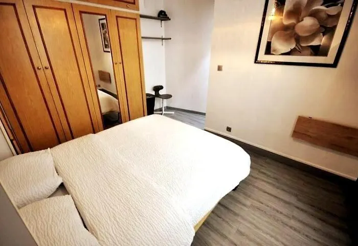 Warm And Comfortable In Montmartre Apartment *